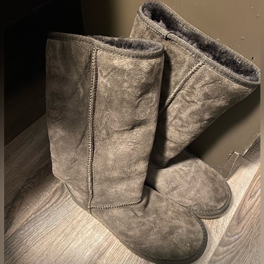 Kirkland women’s tall fur boots.‎ Size 9, brown. - Picture 2 of 6